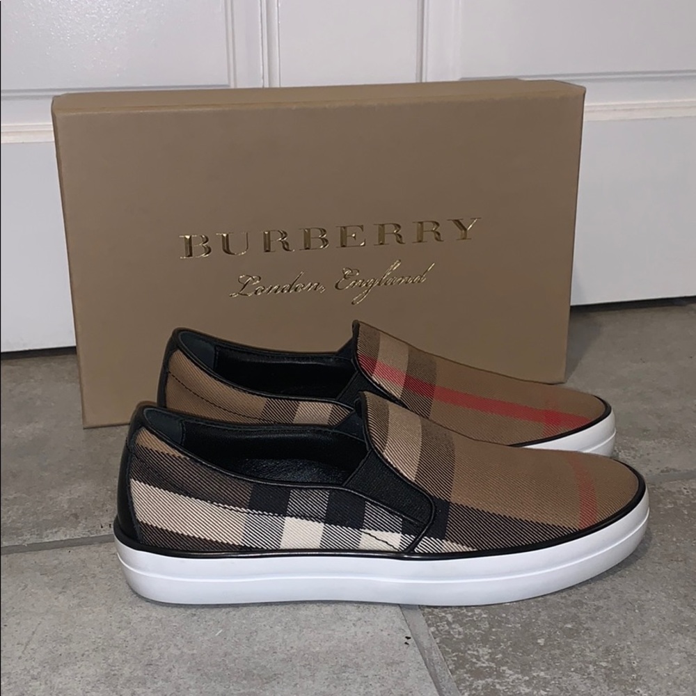 Women’s Burberry Sneaker Size EUR 36 / US 6
